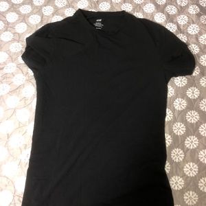 Slim fit v-neck.